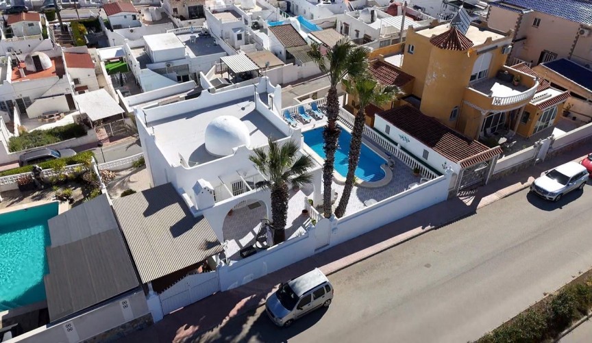 Resale - Villa -
Villamartin - Costa Blanca