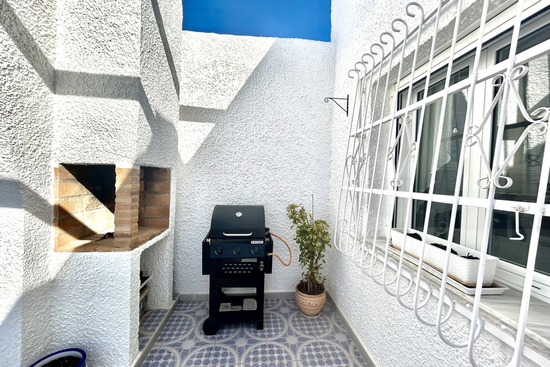 Resale - Villa -
Villamartin - Costa Blanca