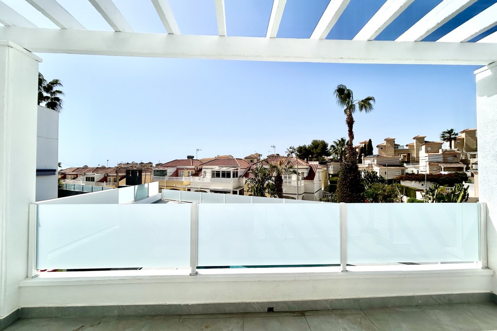Resale - Villa -
Villamartin - Costa Blanca