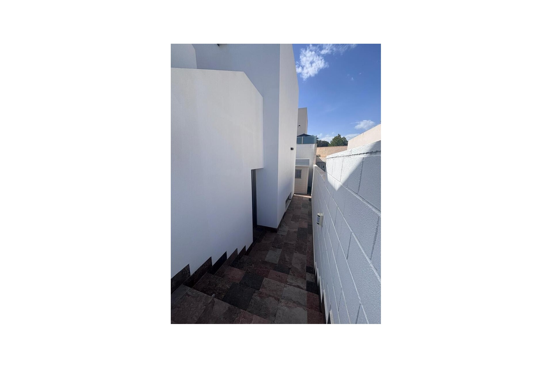 Resale - Villa -
Villamartin - Costa Blanca