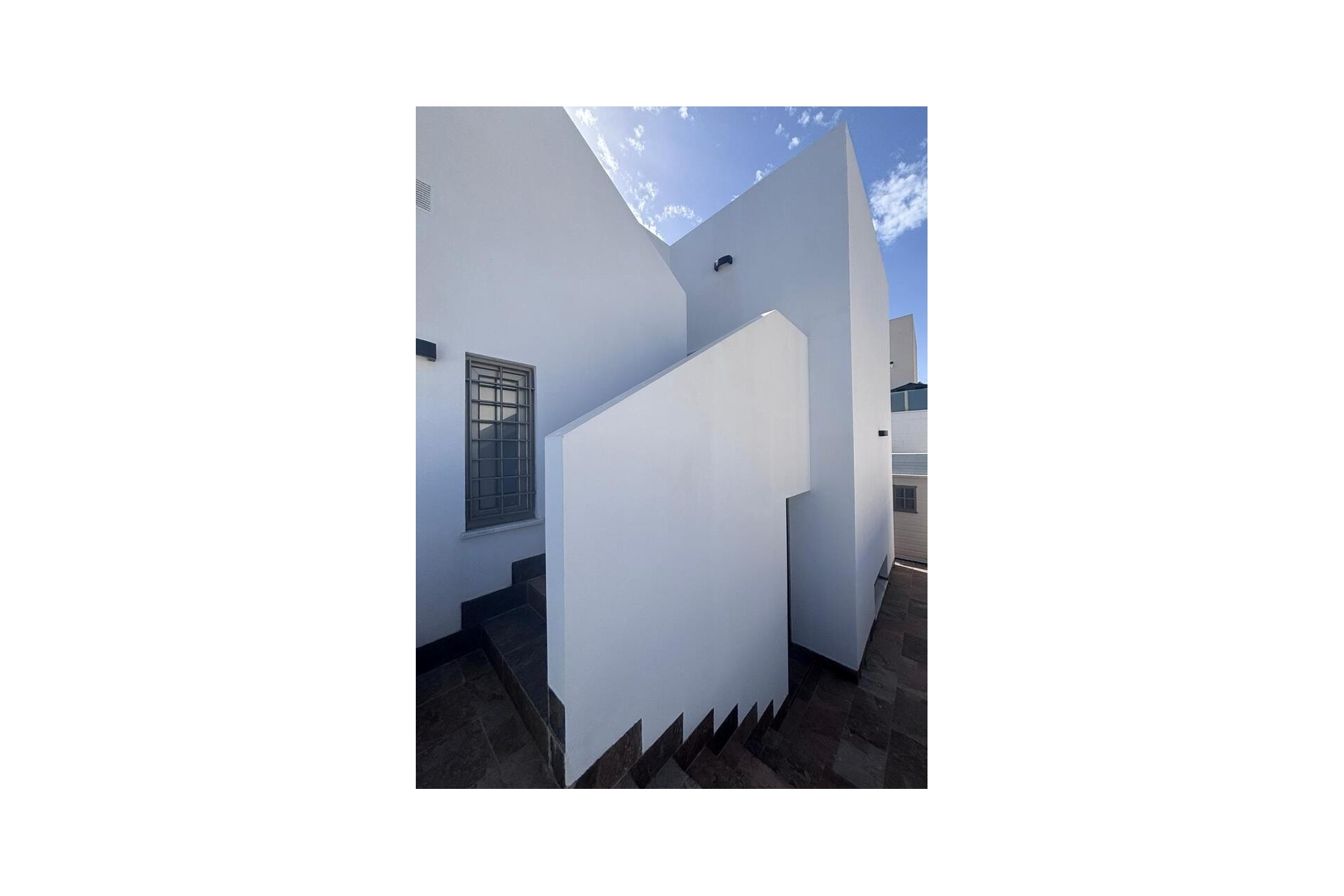 Resale - Villa -
Villamartin - Costa Blanca