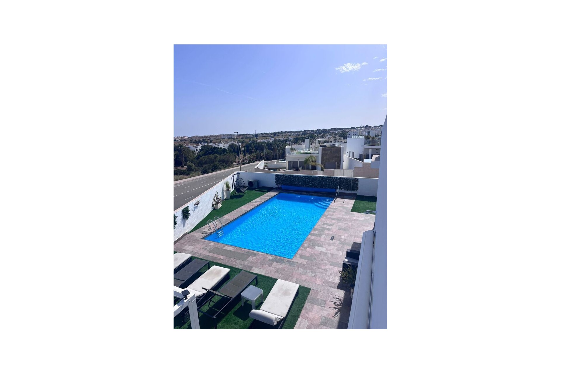 Resale - Villa -
Villamartin - Costa Blanca