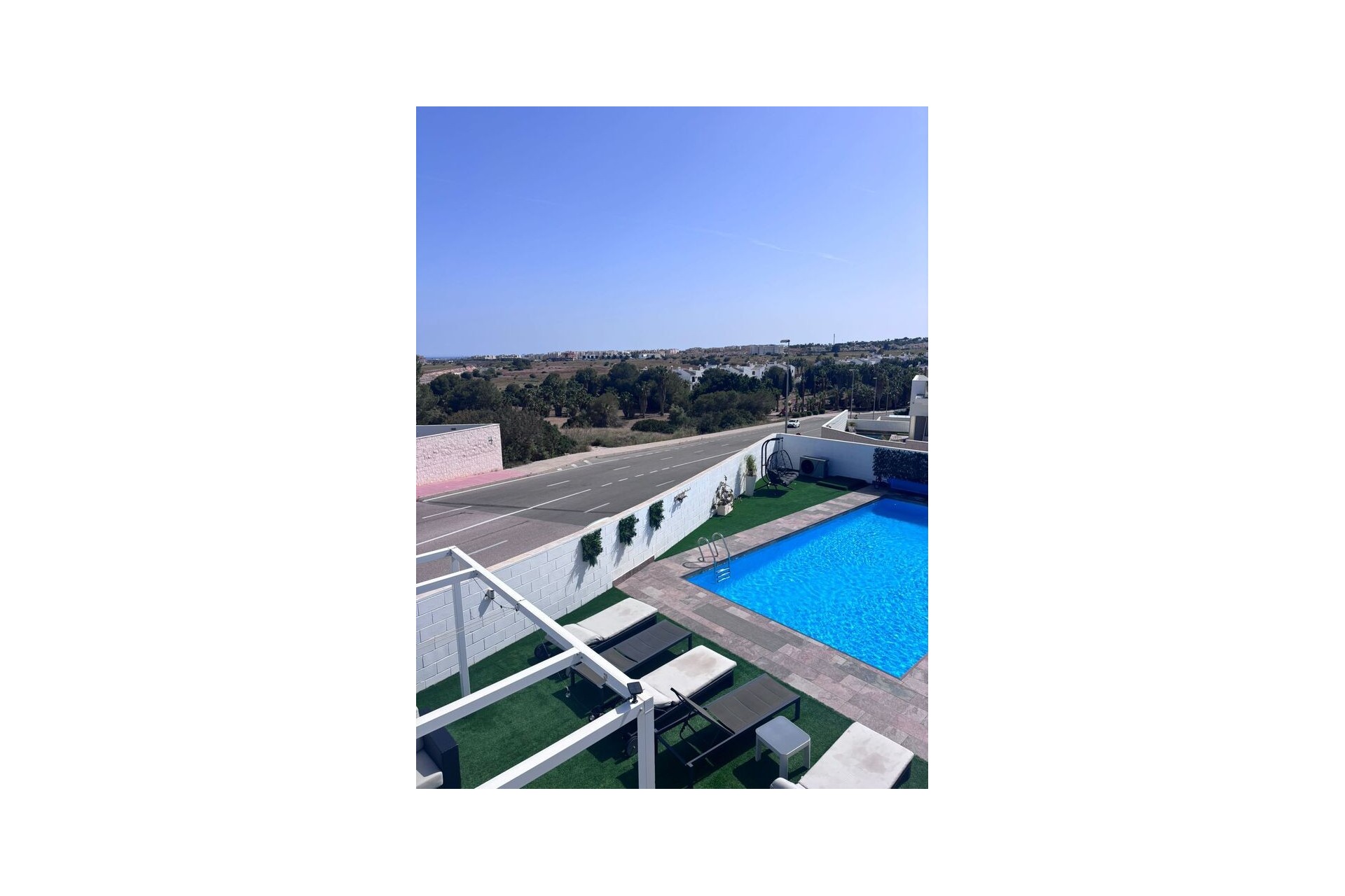 Resale - Villa -
Villamartin - Costa Blanca