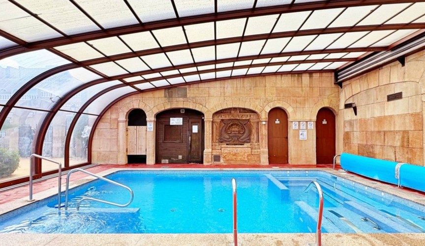Resale - Villa -
Villamartin - Costa Blanca