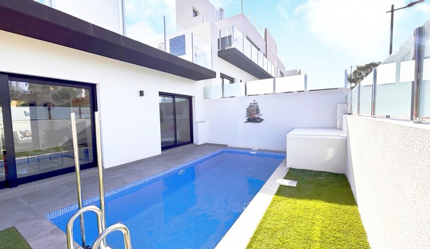 Resale - Villa -
Villamartin - Costa Blanca