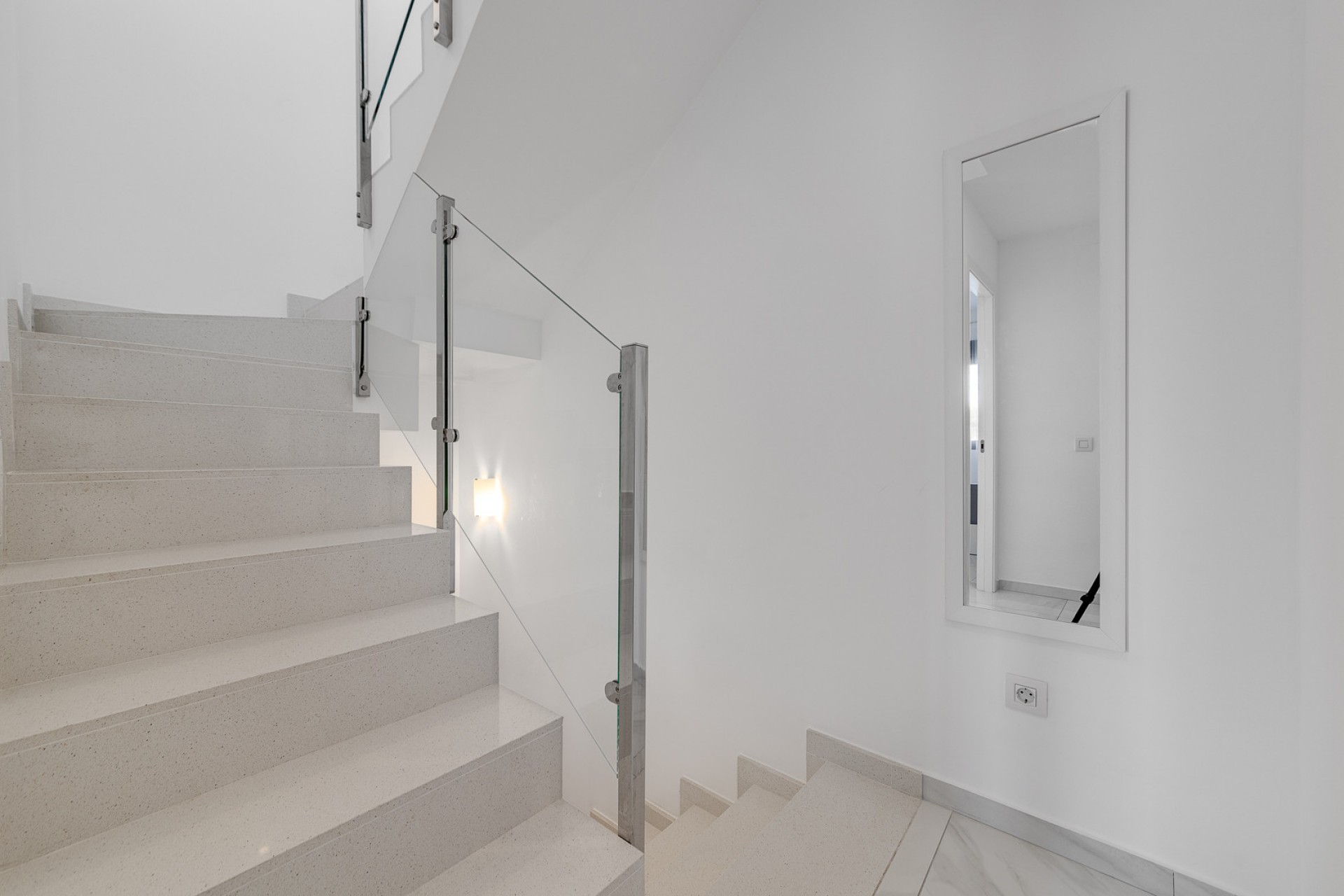 Resale - Villa -
Villamartin - Costa Blanca