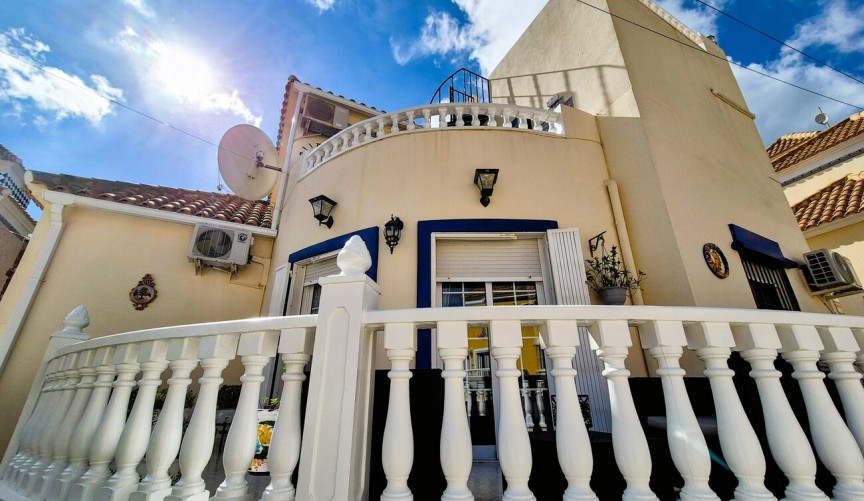 Resale - Villa -
Villamartin - Costa Blanca