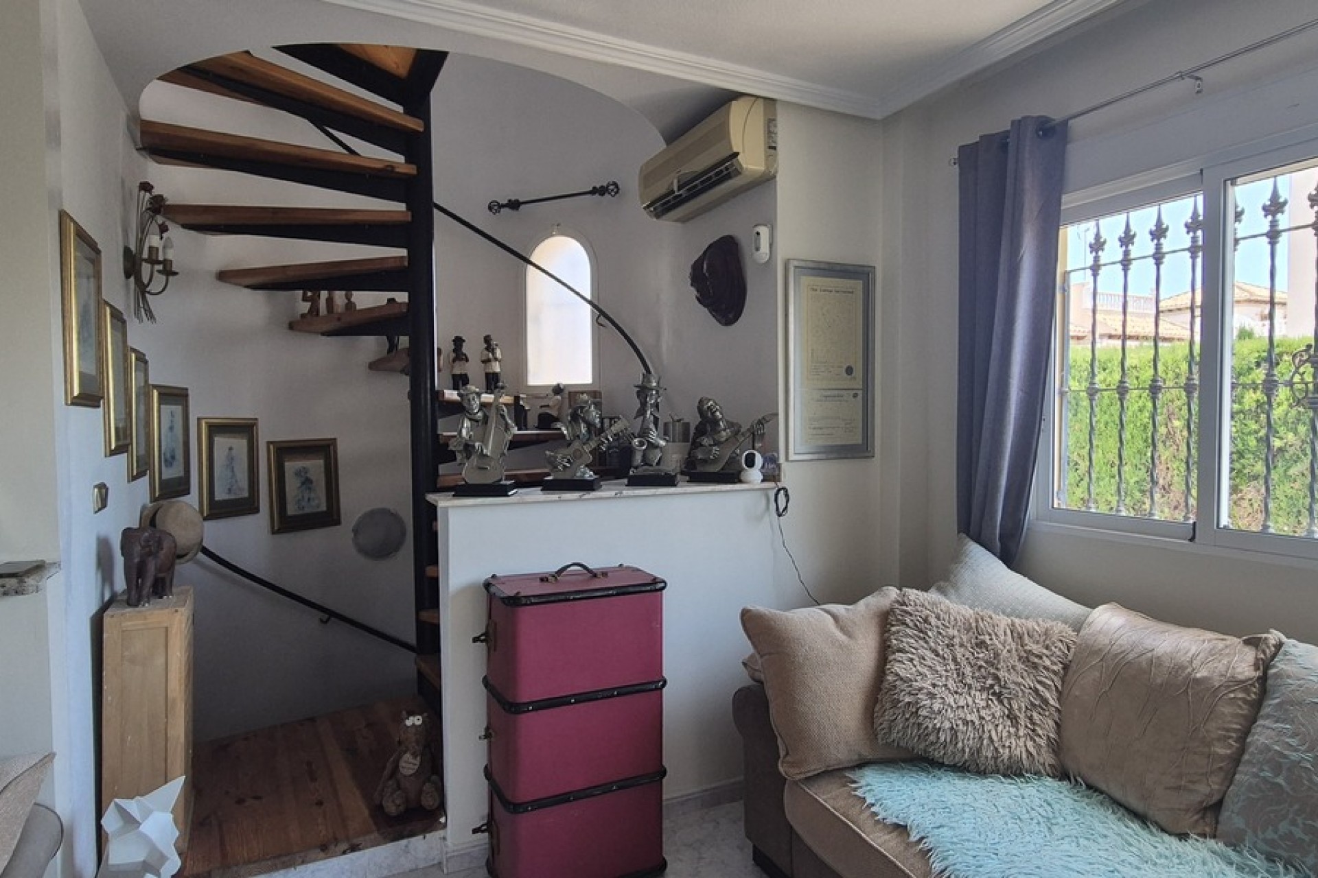 Resale - Villa -
Villamartin - Costa Blanca