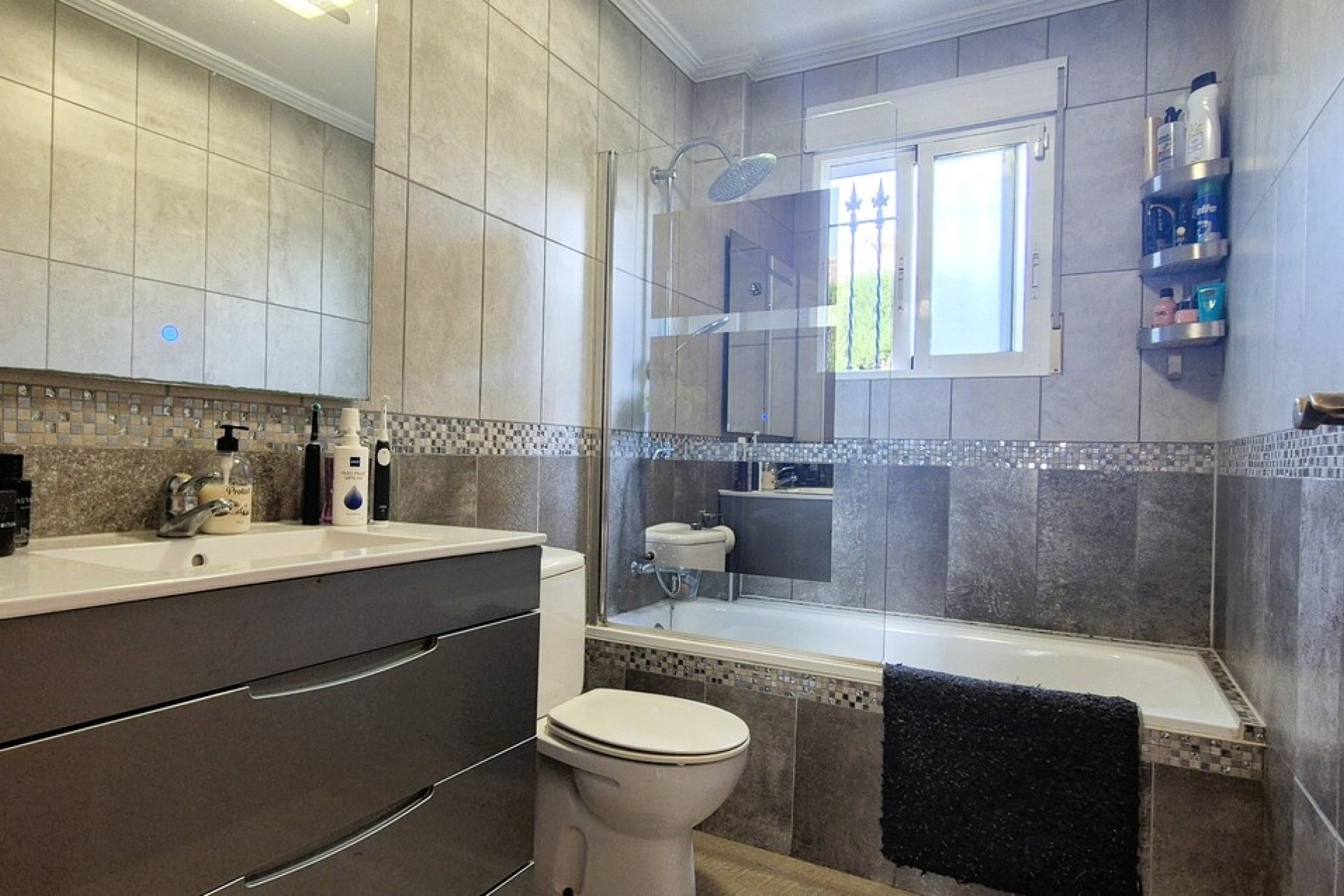 Resale - Villa -
Villamartin - Costa Blanca