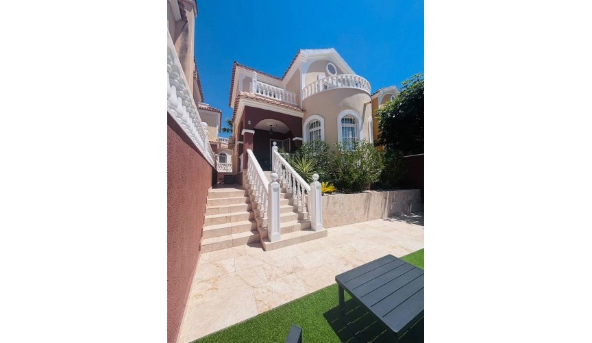 Resale - Villa -
Villamartin - Costa Blanca