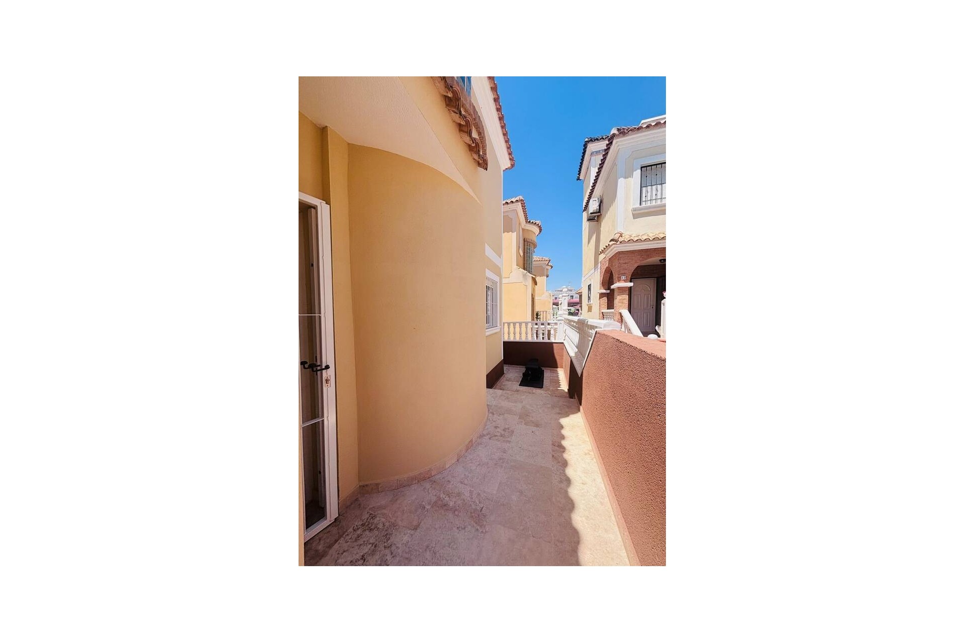 Resale - Villa -
Villamartin - Costa Blanca