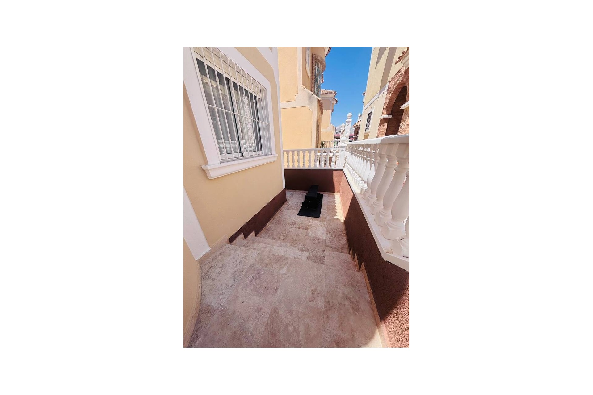 Resale - Villa -
Villamartin - Costa Blanca