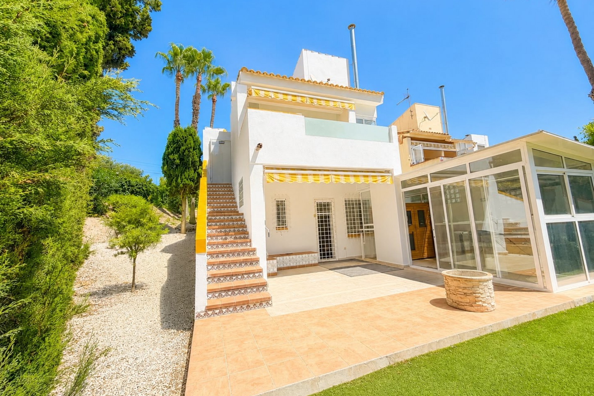 Resale - Villa -
Villamartin - Costa Blanca
