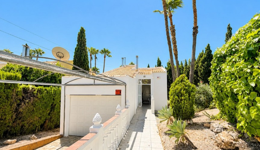 Resale - Villa -
Villamartin - Costa Blanca