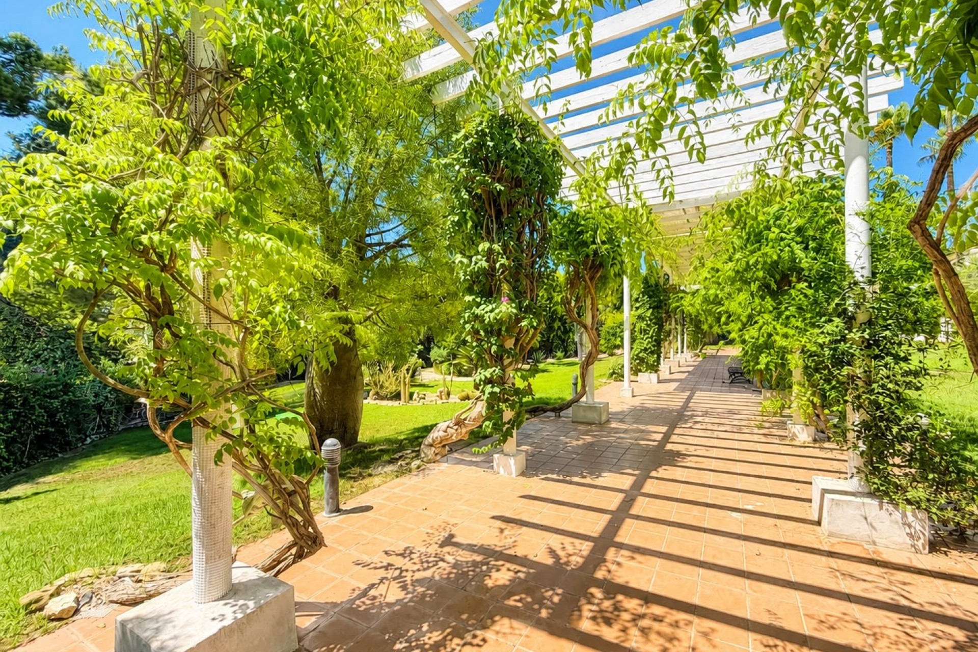 Resale - Villa -
Villamartin - Costa Blanca