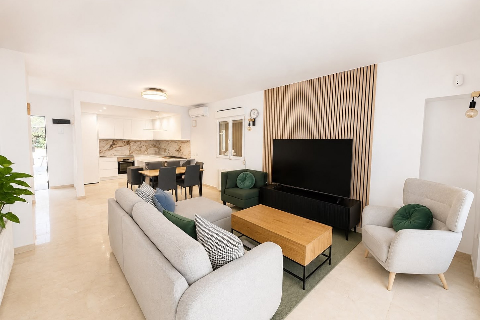 Resale - Villa -
Villamartin - Costa Blanca