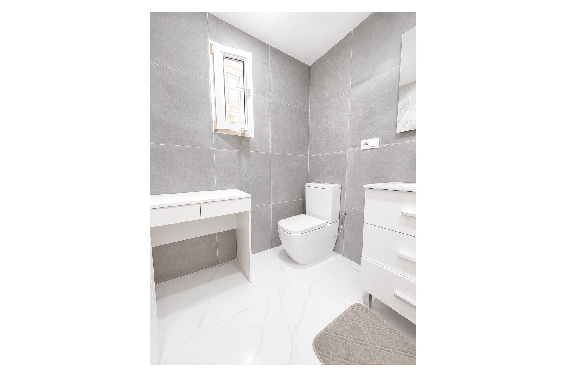 Resale - Villa -
Villamartin - Costa Blanca