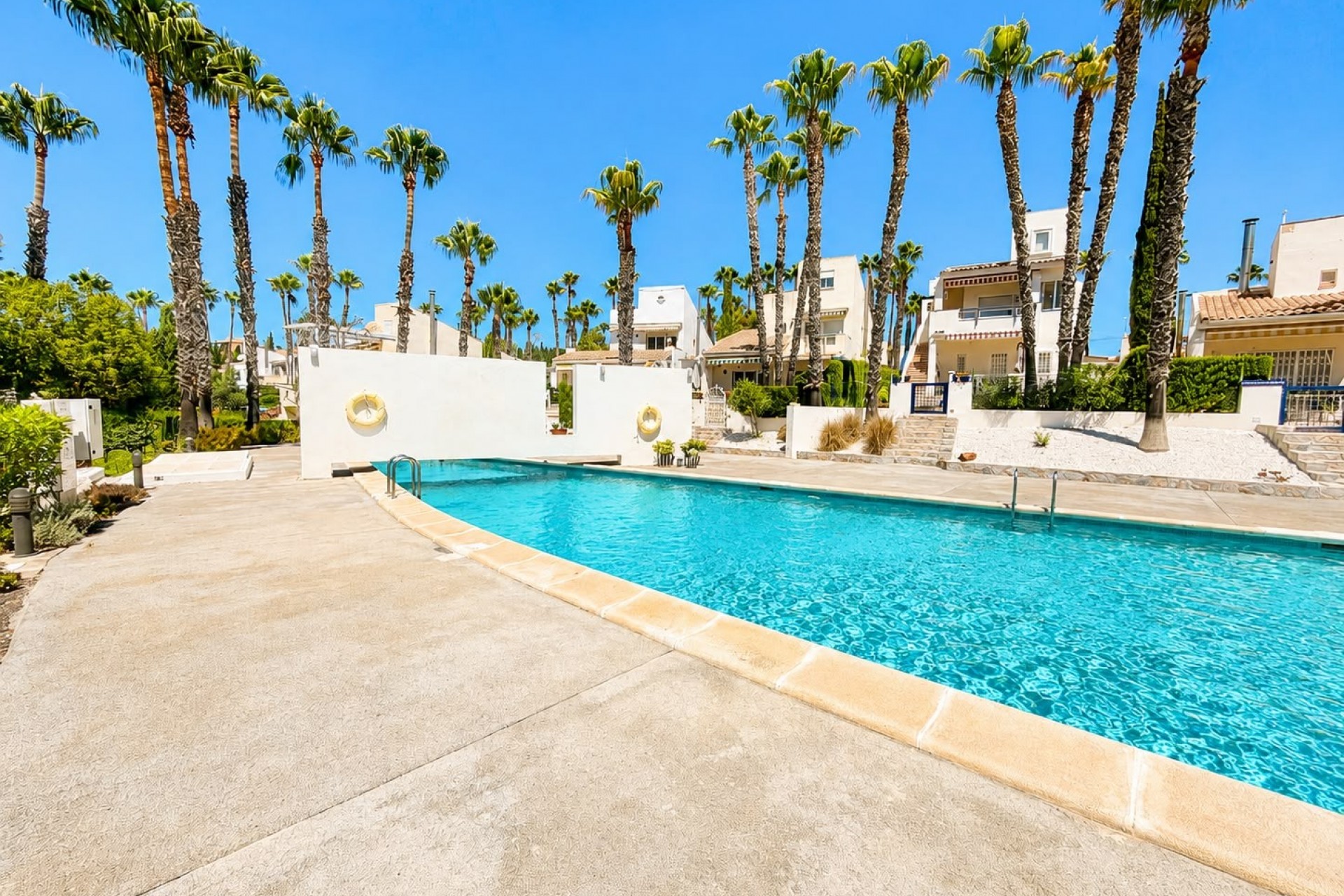 Resale - Villa -
Villamartin - Costa Blanca