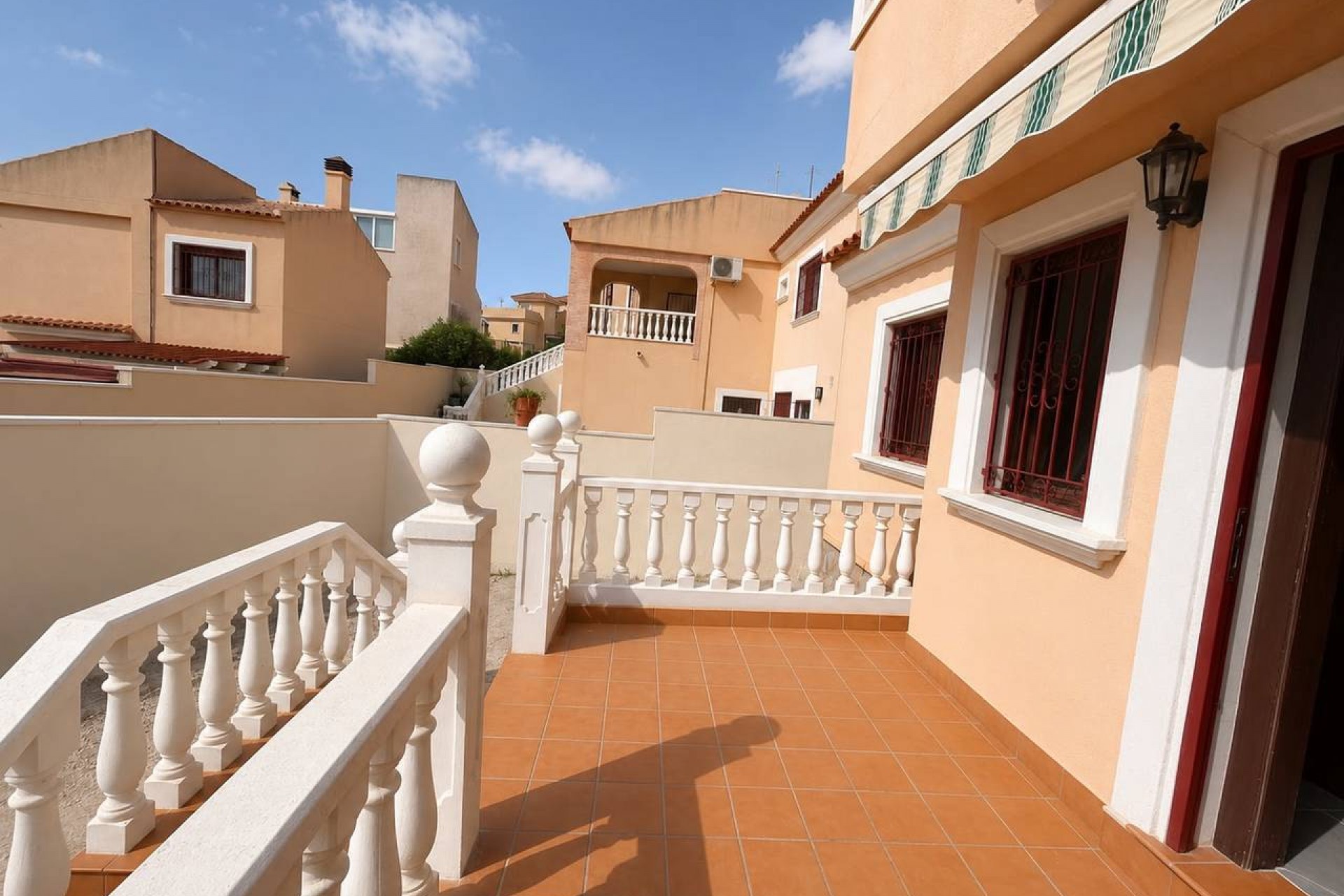 Resale - Villa -
Villamartin - Costa Blanca