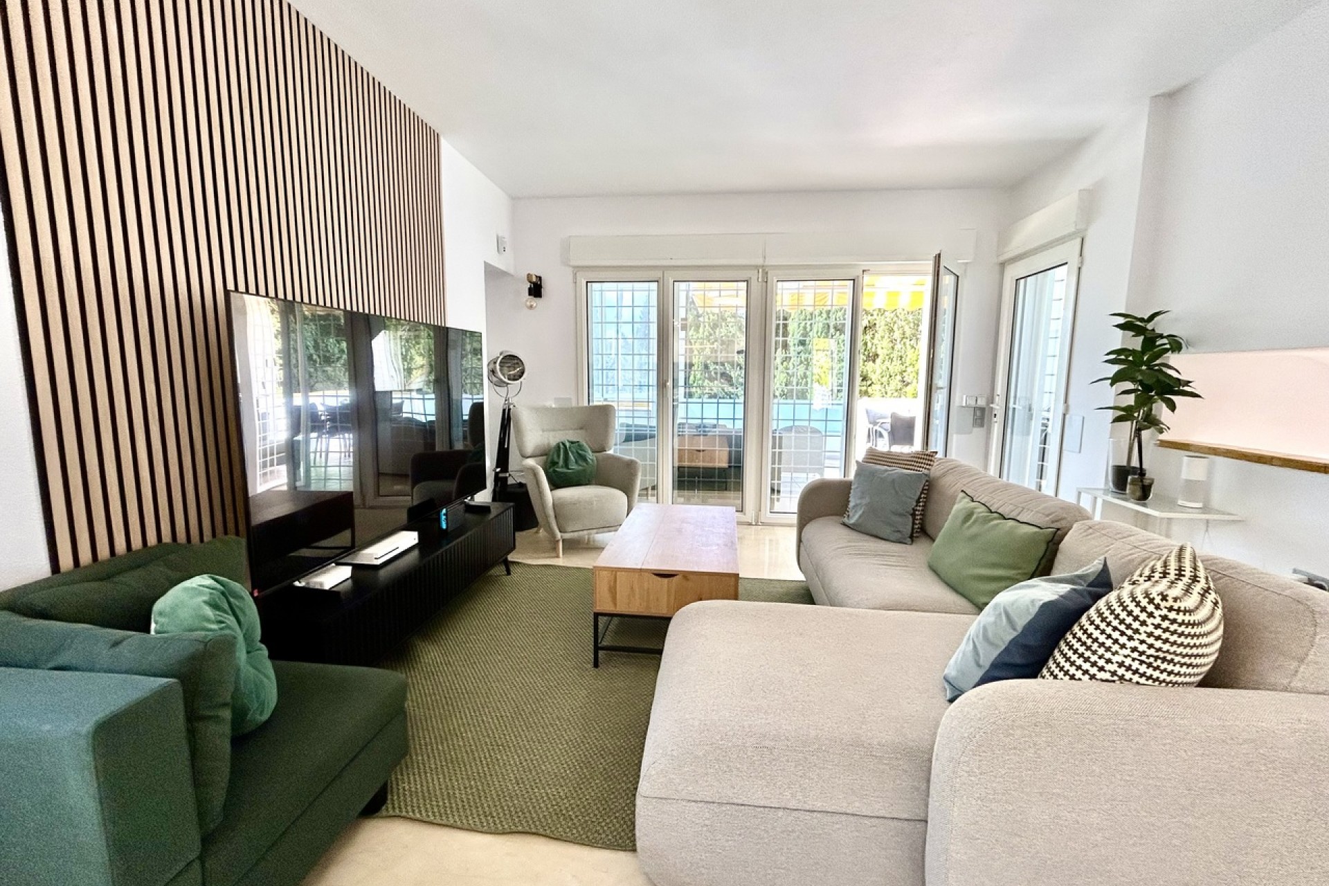 Resale - Villa -
Villamartin - Costa Blanca