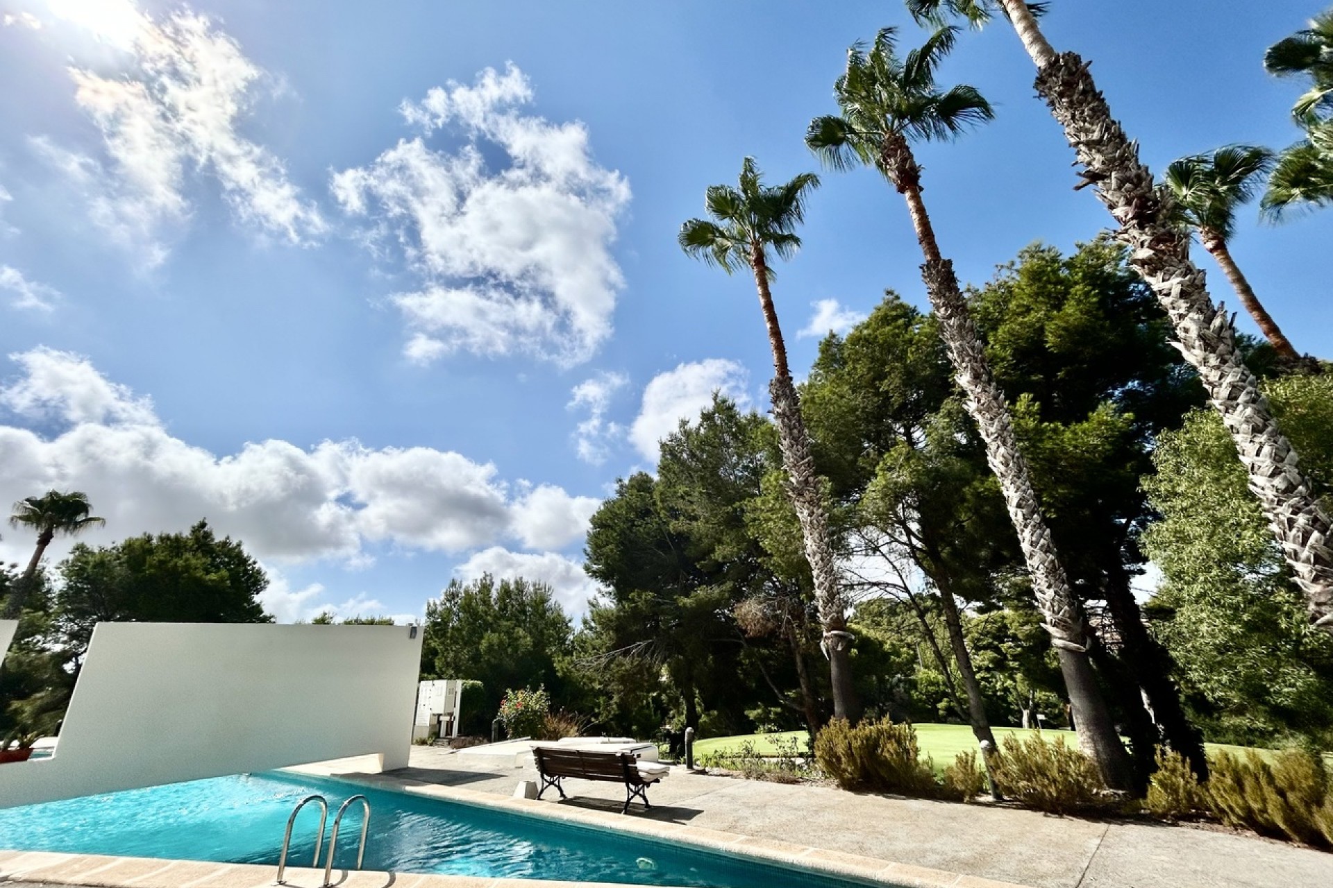 Resale - Villa -
Villamartin - Costa Blanca