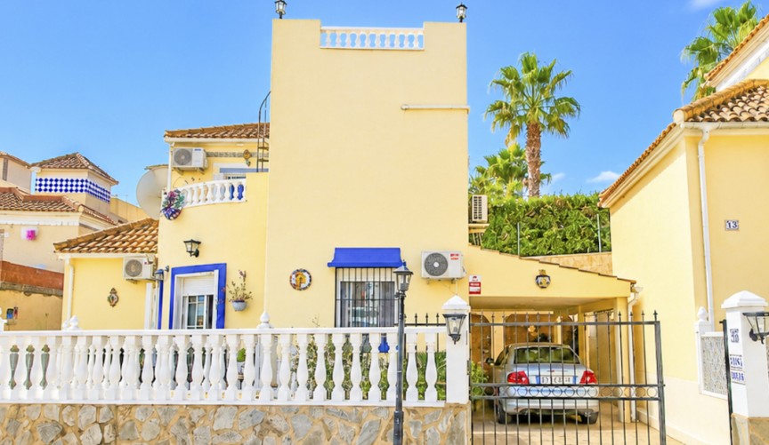 Resale - Villa -
Villamartin - Costa Blanca