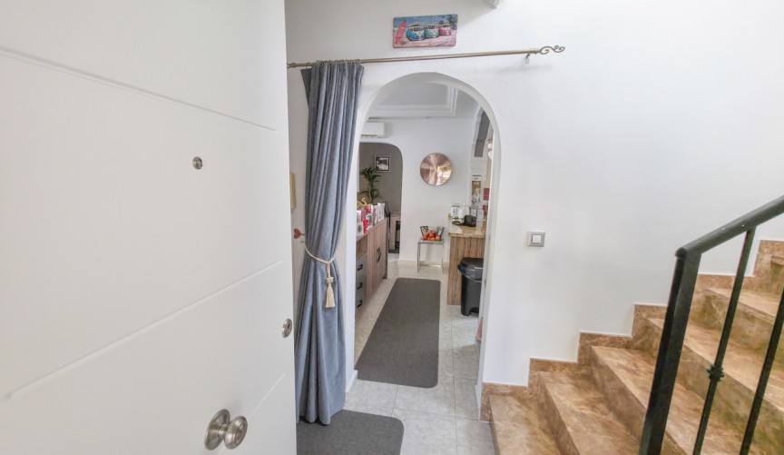 Resale - Villa -
Villamartin - Costa Blanca