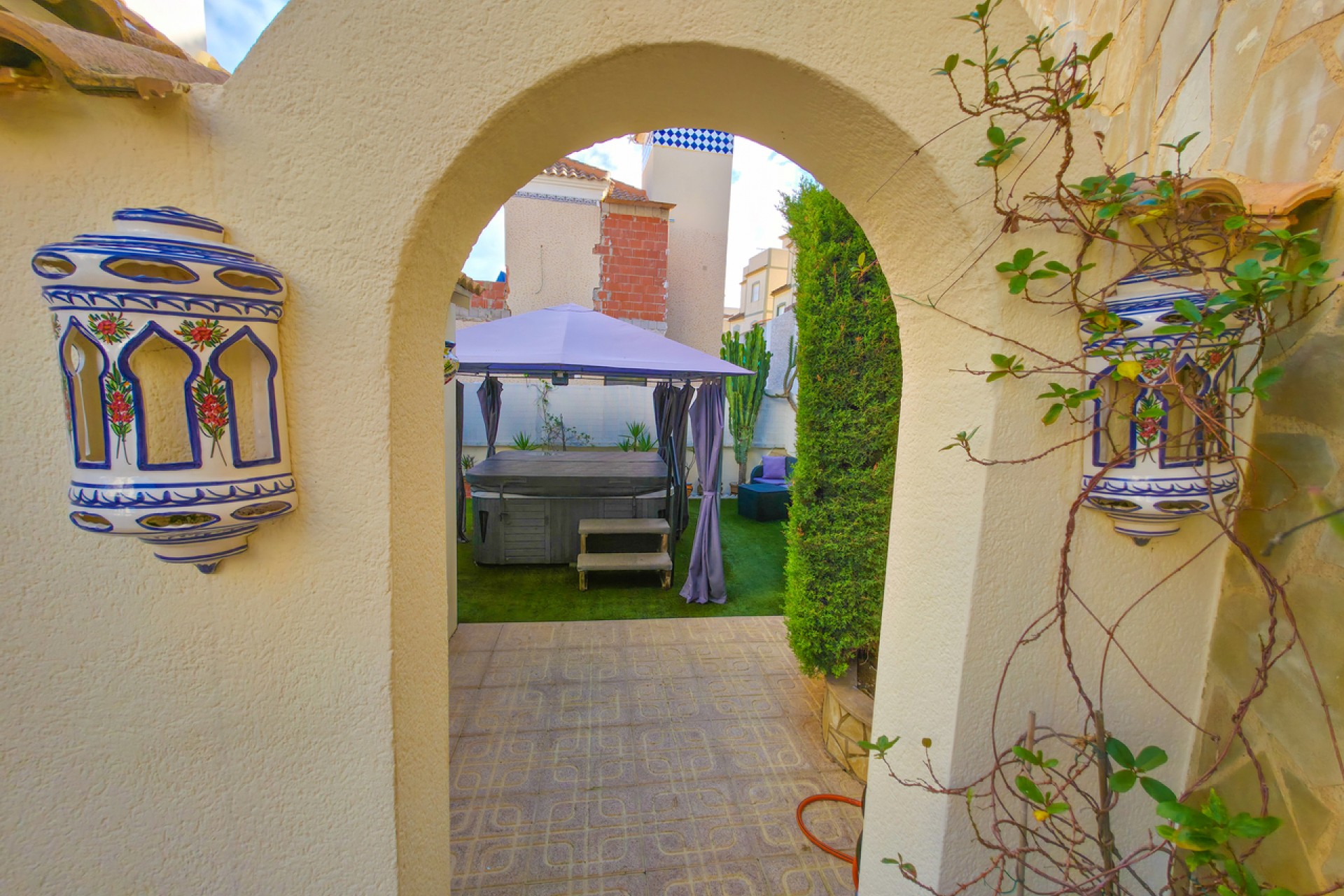 Resale - Villa -
Villamartin - Costa Blanca
