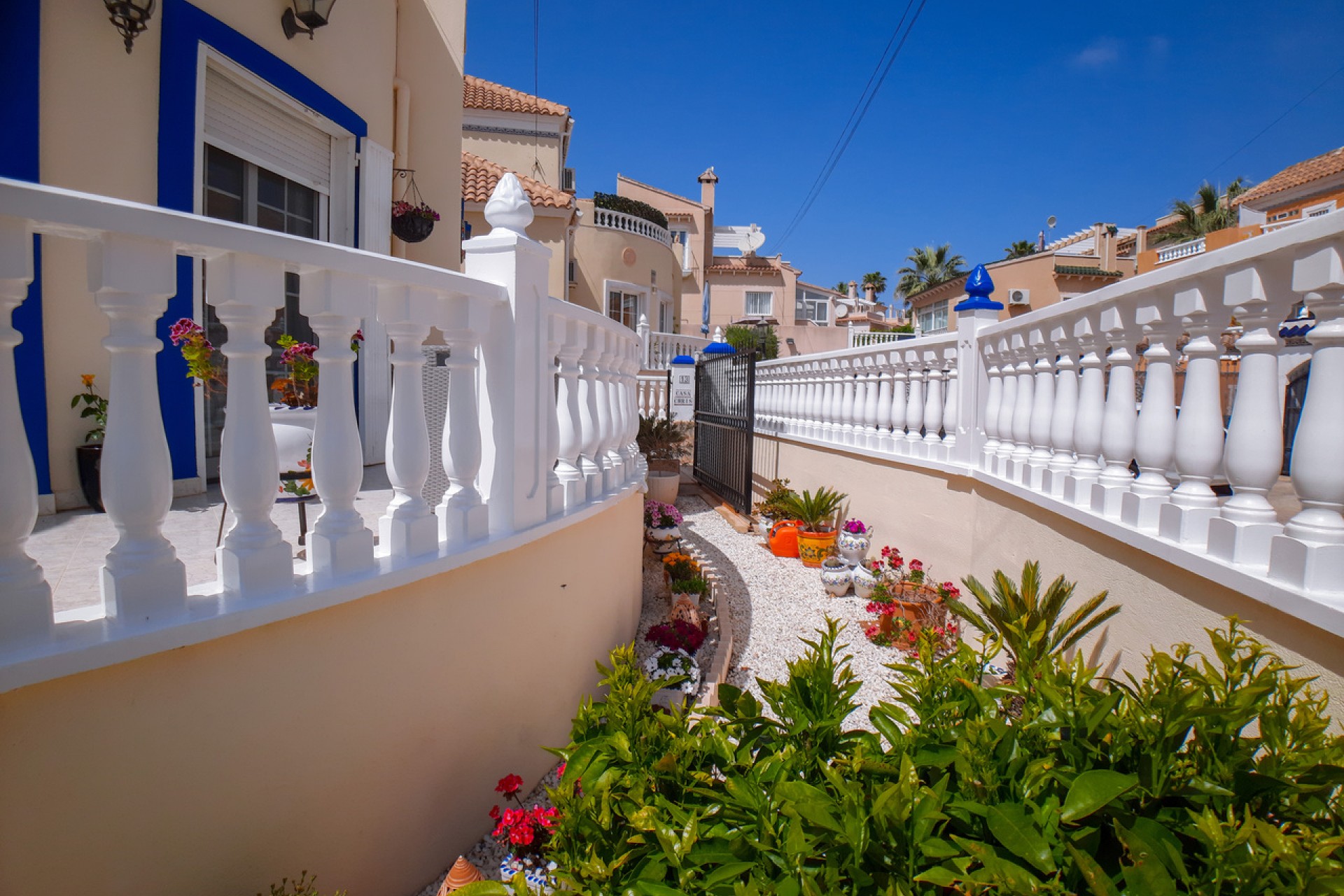 Resale - Villa -
Villamartin - Costa Blanca