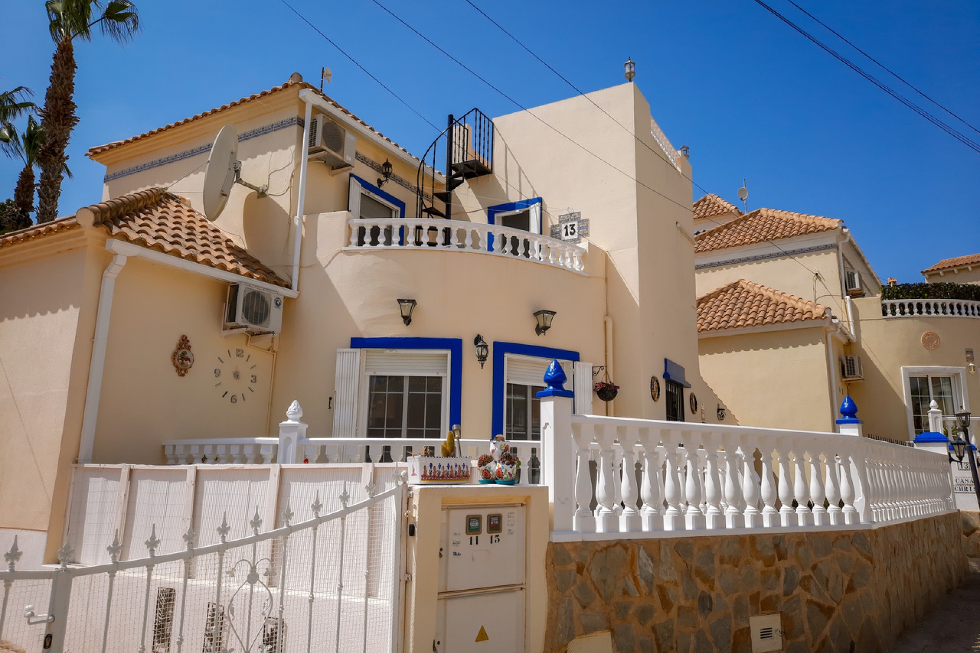 Resale - Villa -
Villamartin - Costa Blanca