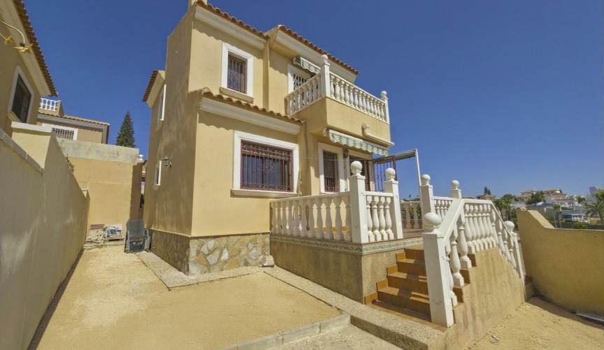 Resale - Villa -
Villamartin - Costa Blanca