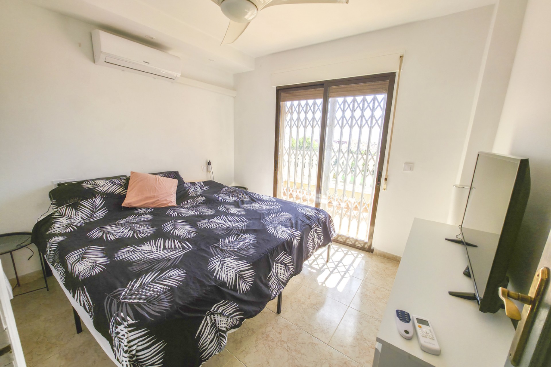 Resale - Villa -
Villamartin - Costa Blanca