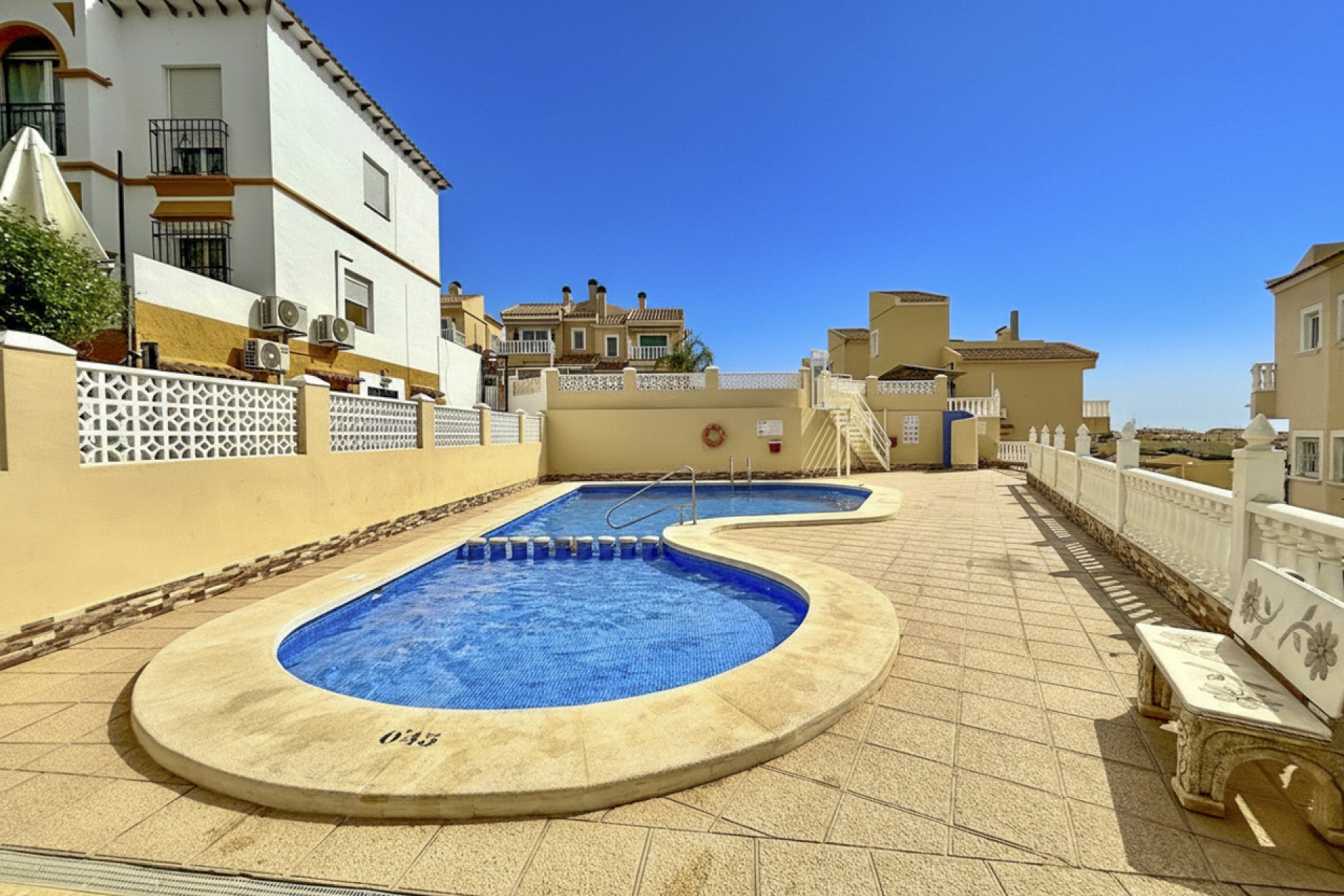 Resale - Villa -
Villamartin - Costa Blanca