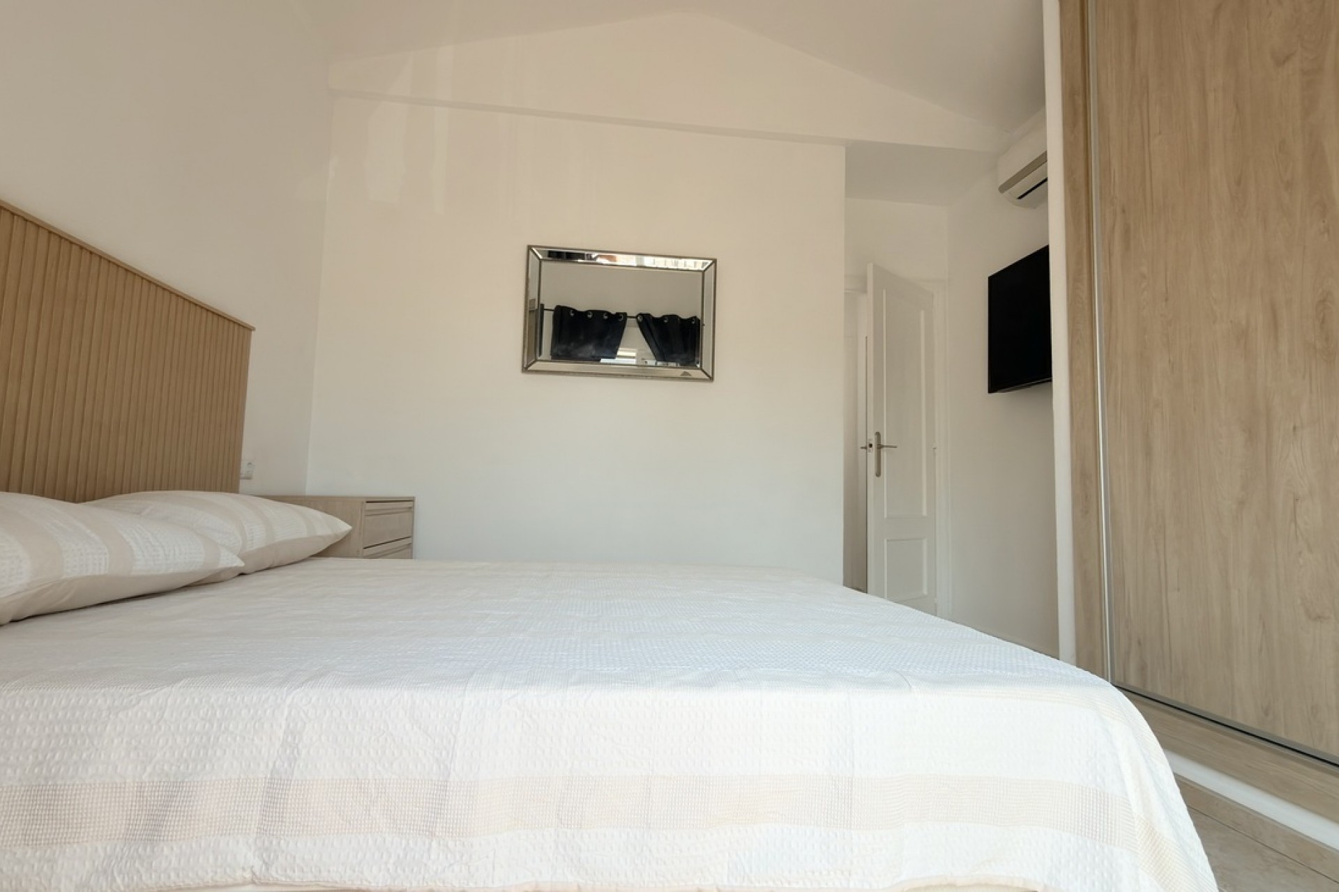 Resale - Villa -
Villamartin - Costa Blanca