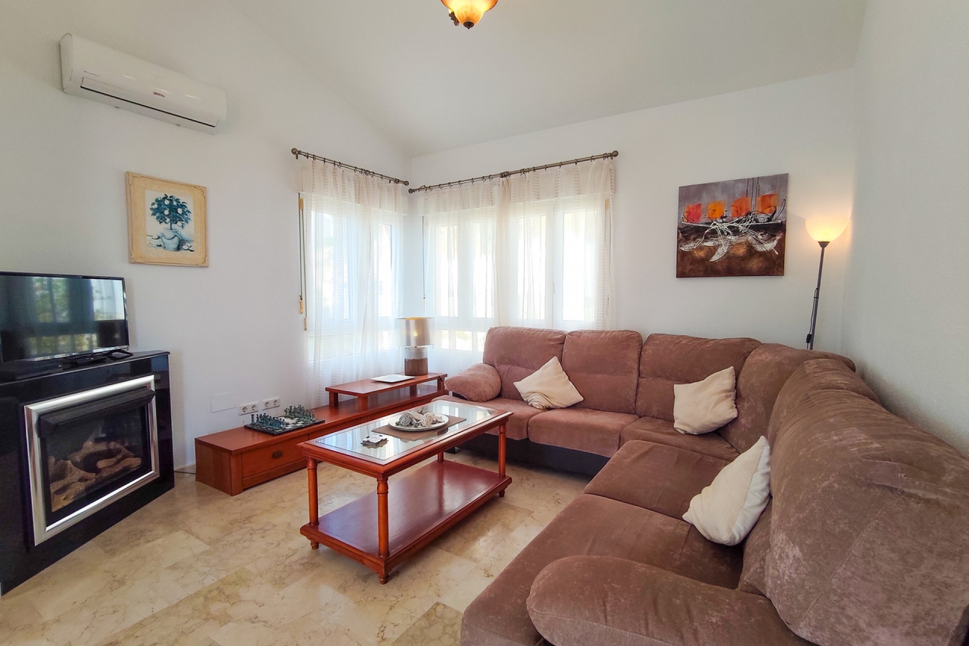 Resale - Villa -
Villamartin - Costa Blanca