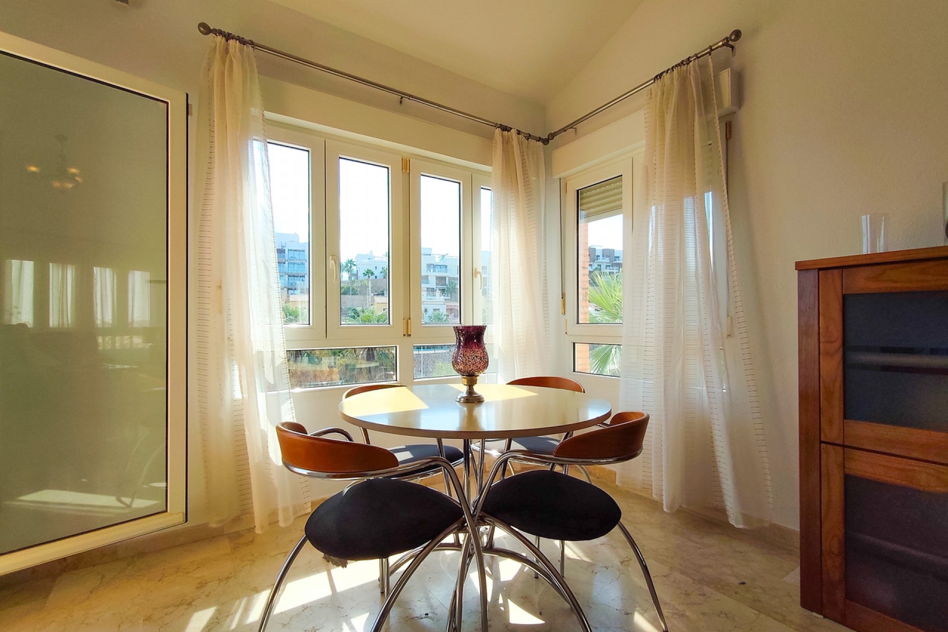 Resale - Villa -
Villamartin - Costa Blanca