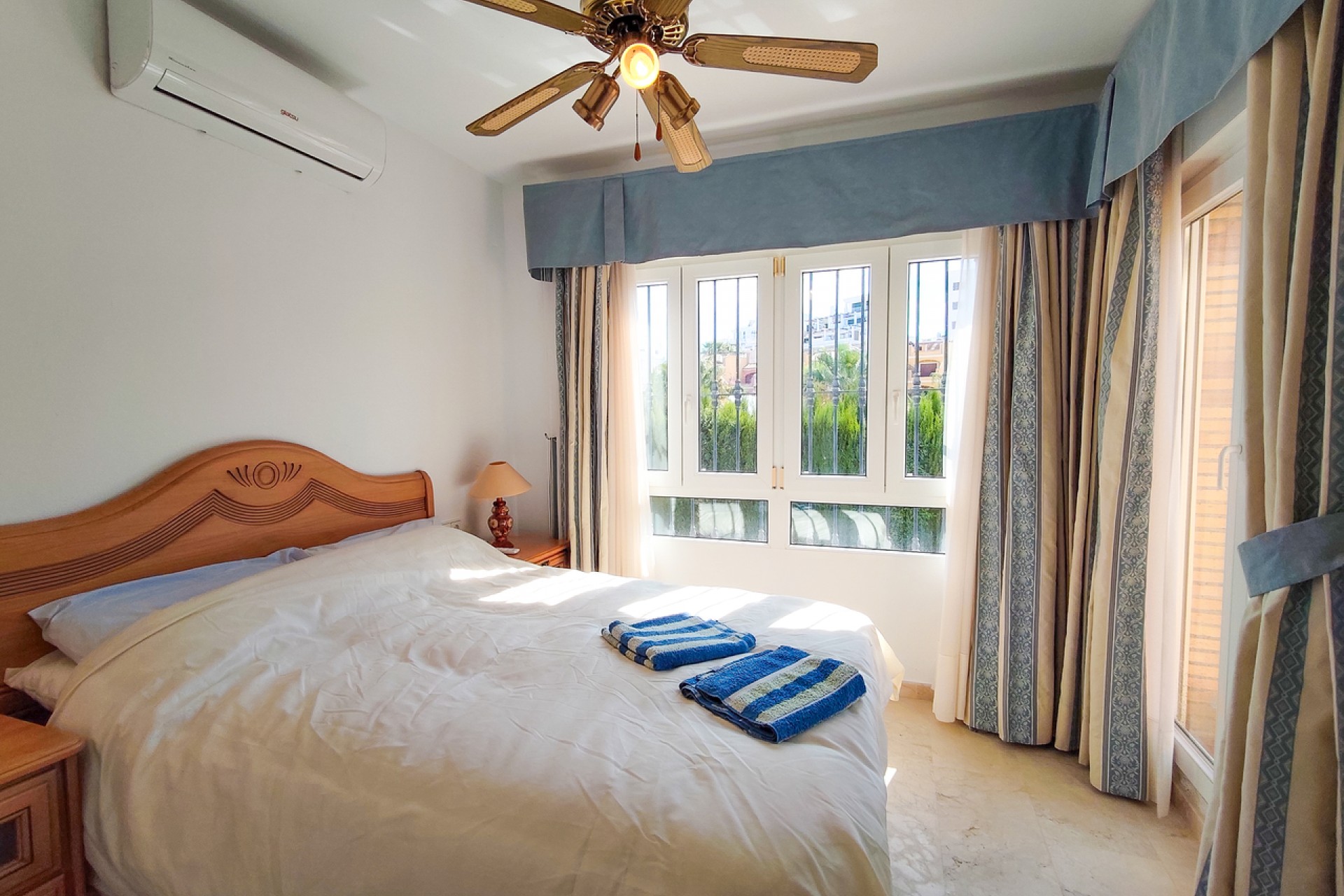 Resale - Villa -
Villamartin - Costa Blanca