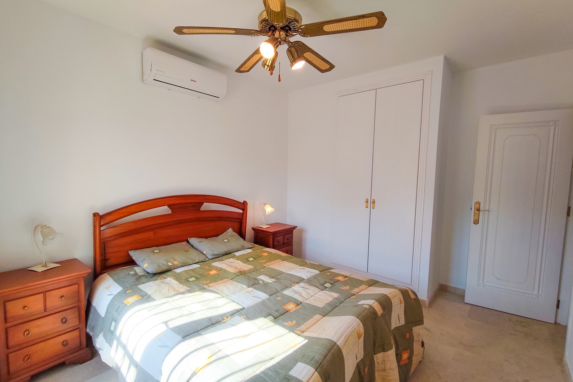 Resale - Villa -
Villamartin - Costa Blanca