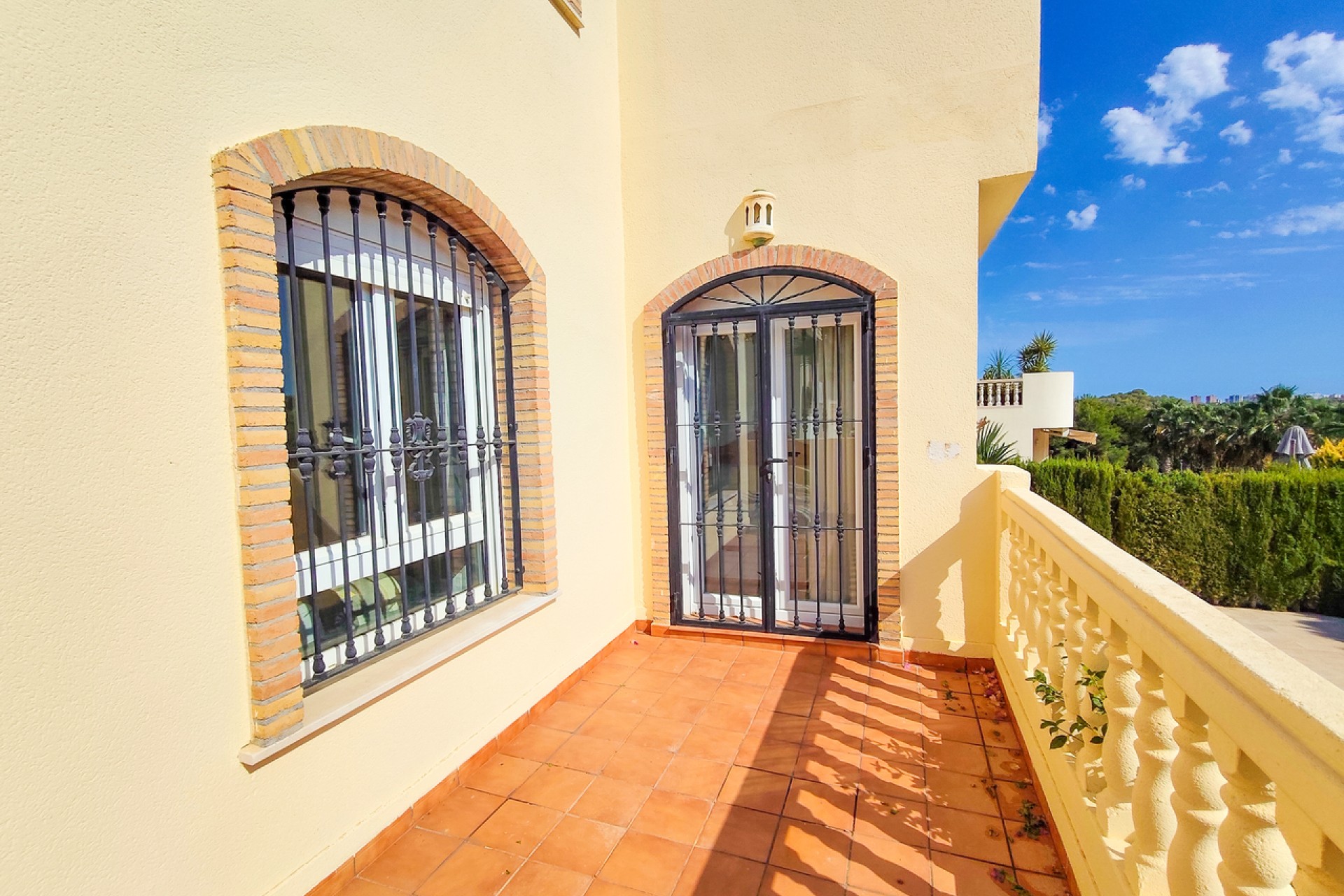 Resale - Villa -
Villamartin - Costa Blanca