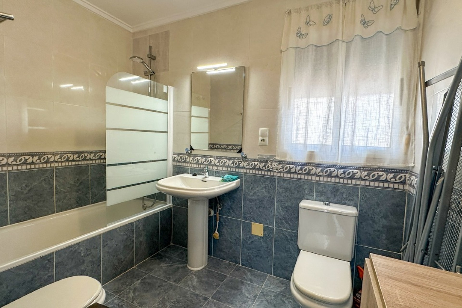 Resale - Villa -
Villamartin - Costa Blanca