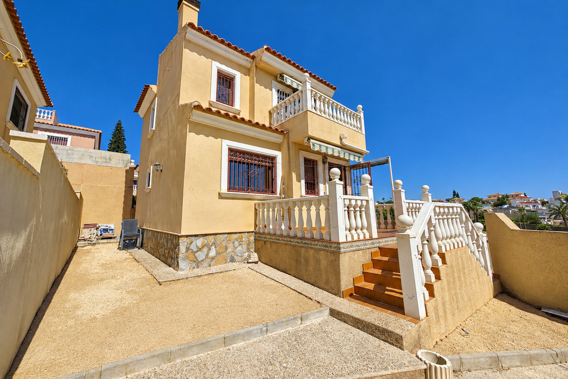 Resale - Villa -
Villamartin - Costa Blanca