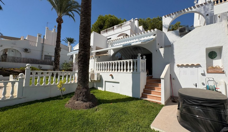 Resale - Villa -
Villamartin - Costa Blanca