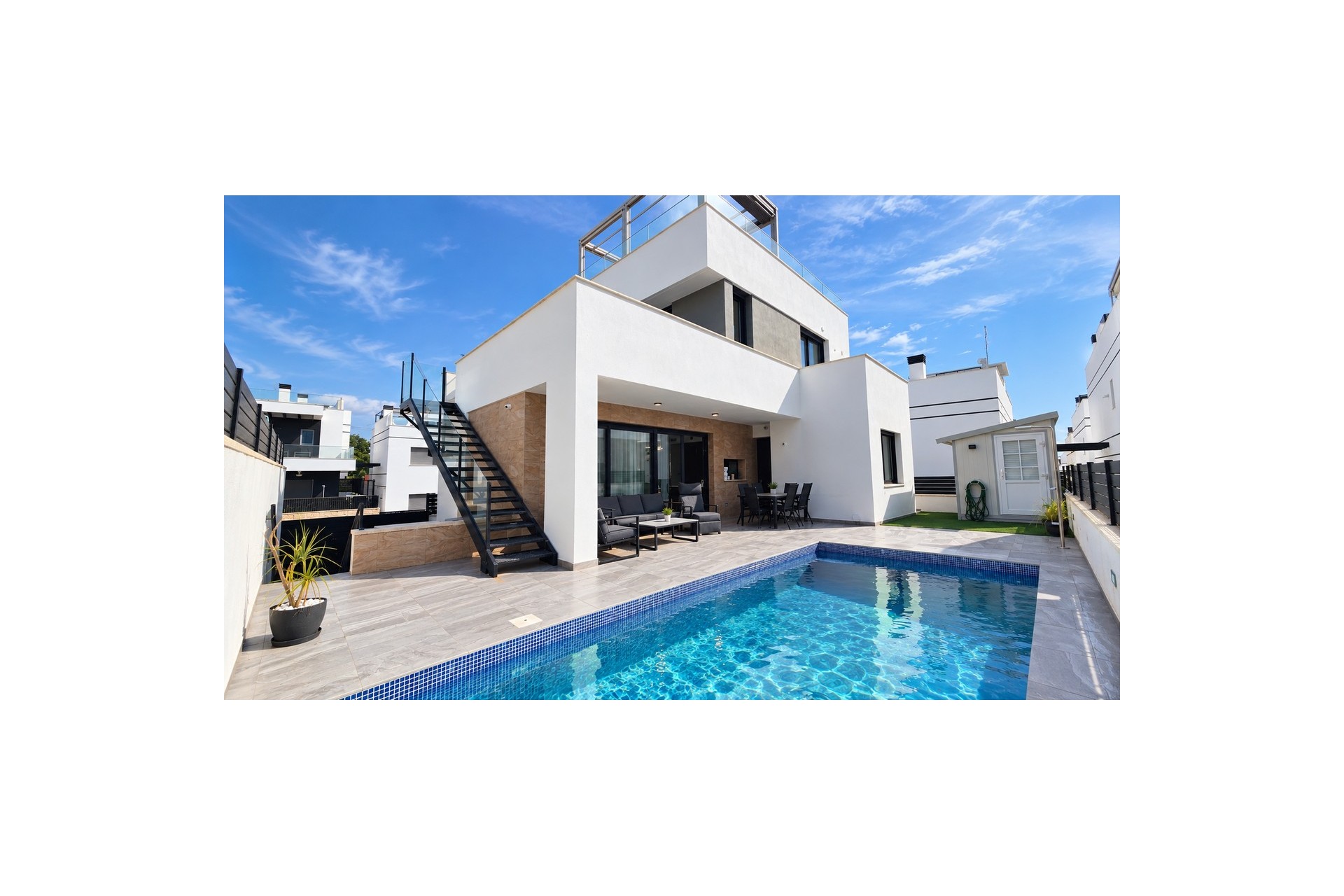 Resale - Villa -
Villamartin - Costa Blanca