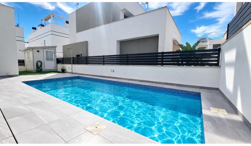 Resale - Villa -
Villamartin - Costa Blanca