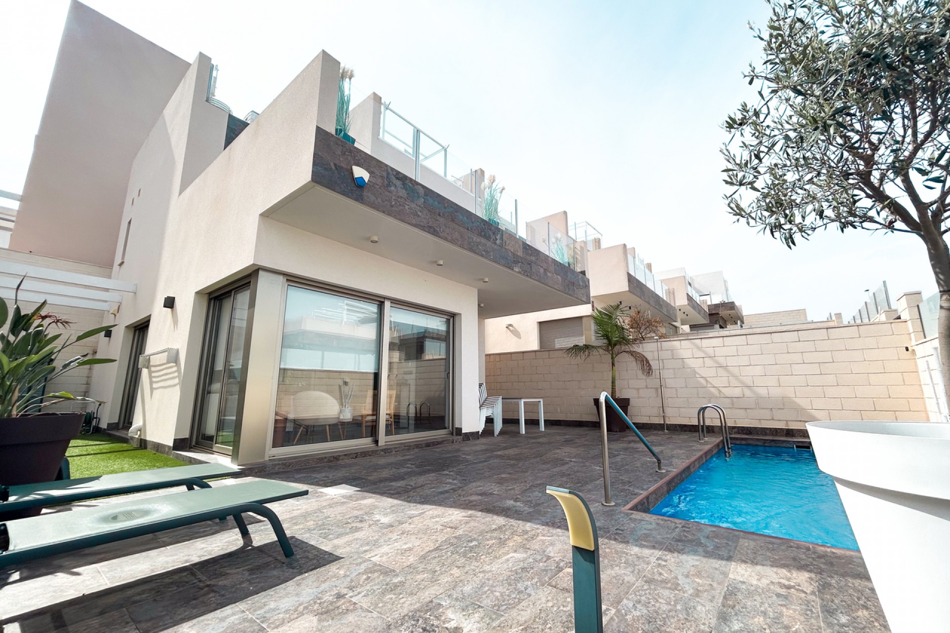 Resale - Villa -
Villamartin - Costa Blanca