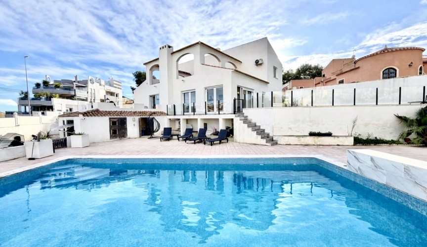 Resale - Villa -
Villamartin - Costa Blanca
