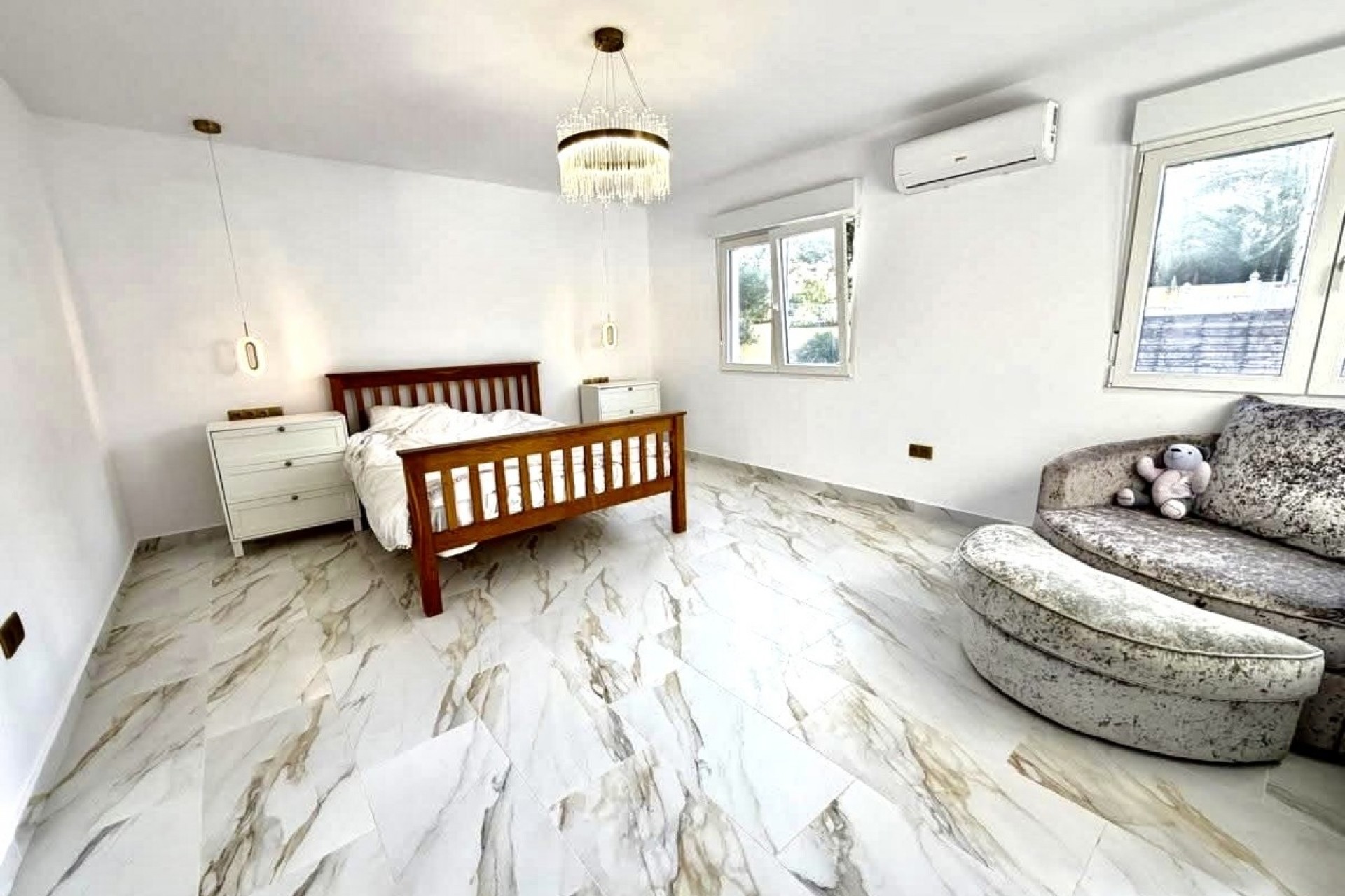 Resale - Villa -
Villamartin - Costa Blanca