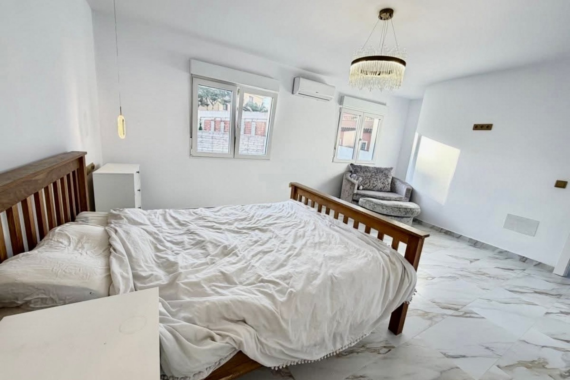 Resale - Villa -
Villamartin - Costa Blanca