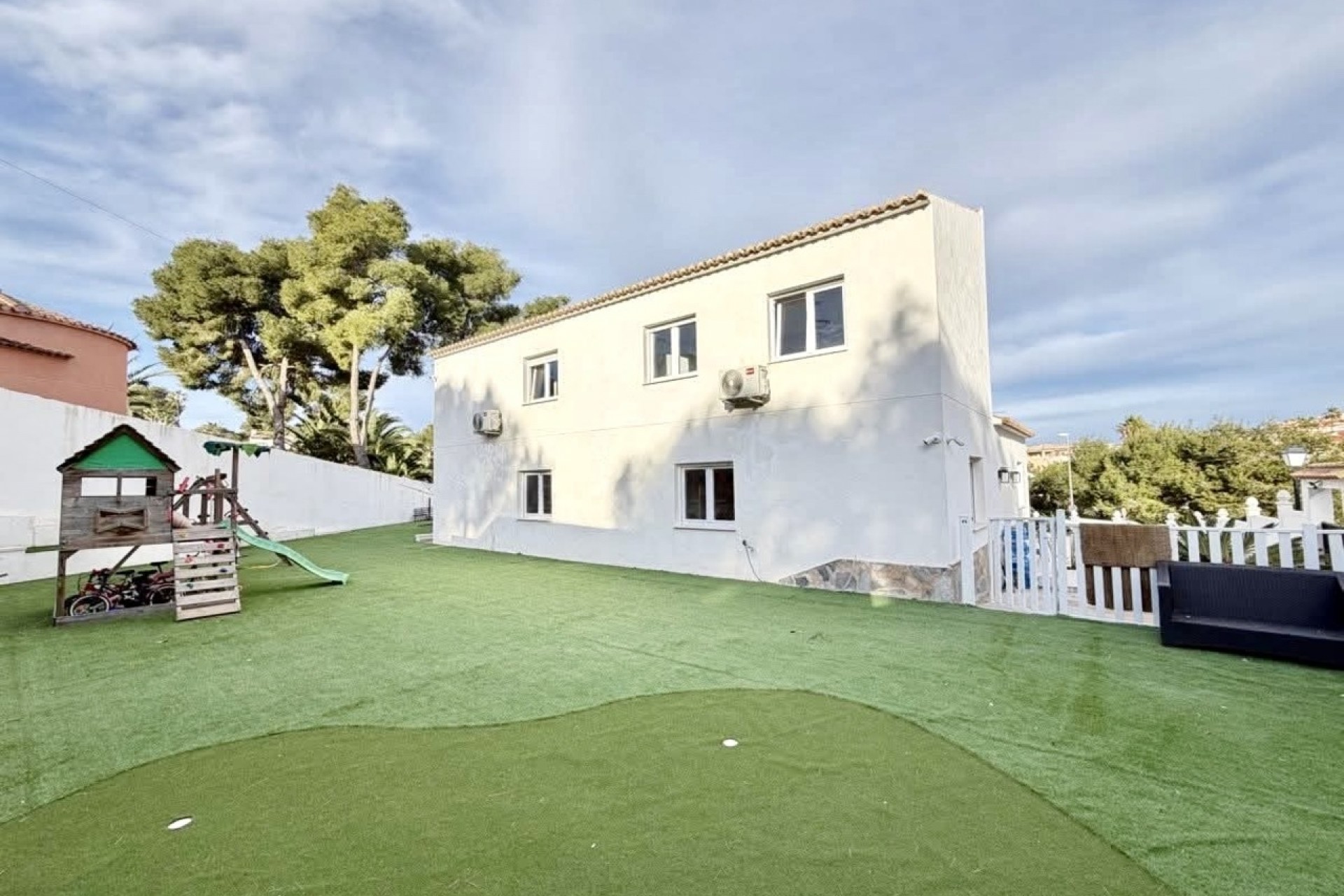 Resale - Villa -
Villamartin - Costa Blanca