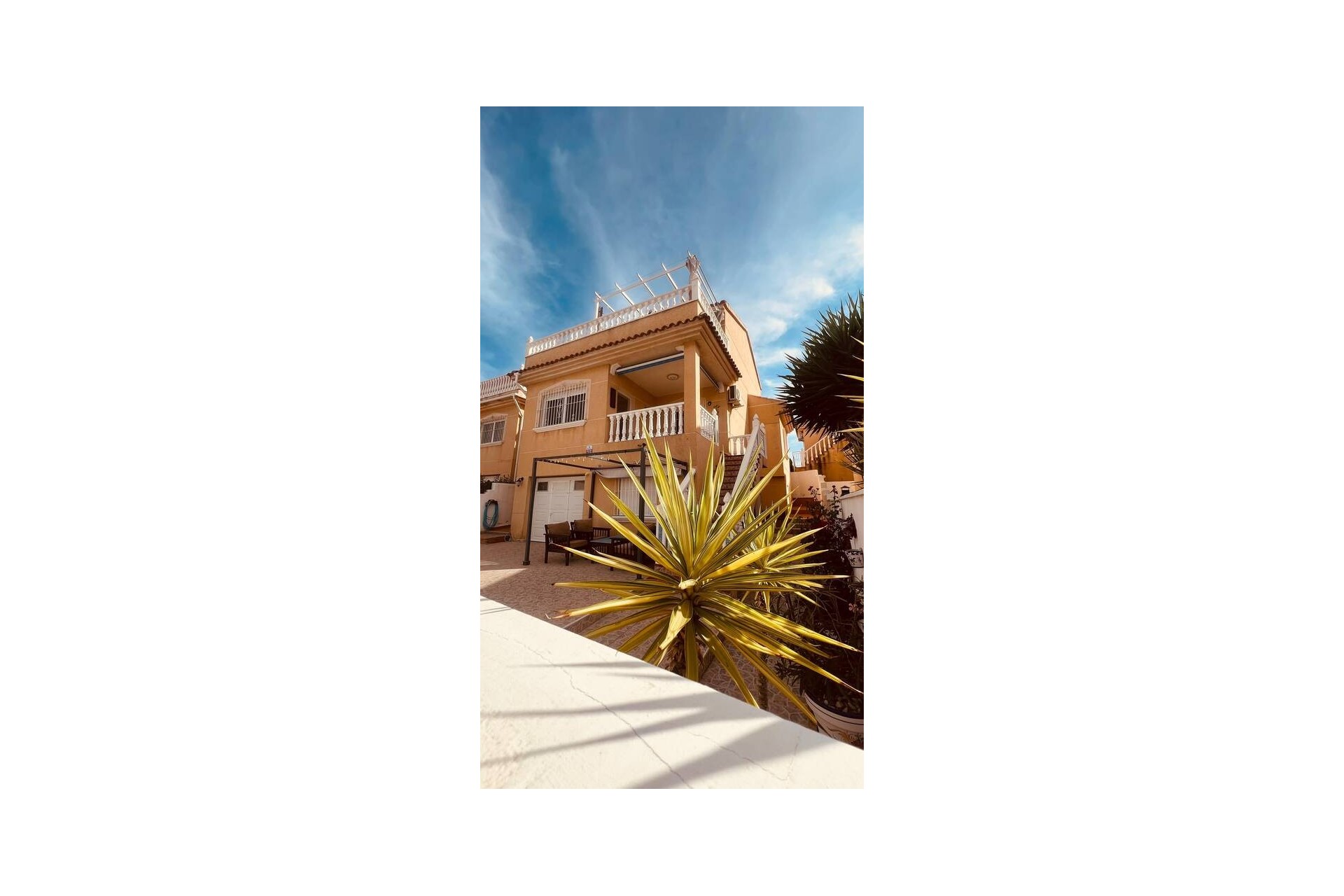 Resale - Villa -
Villamartin - Costa Blanca